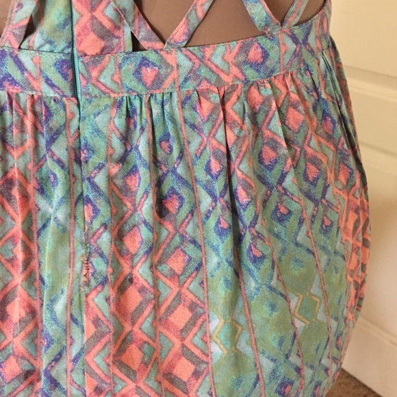 Nollie Pleated Cut Out Geometric Adj Strap Top - Picture 3 of 3